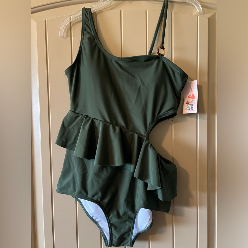 One Piece Swimsuit w/ Side Cutout